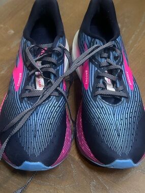 Brooks Hyperion Max Women's Athletic Shoes - Navy Blue and Pink